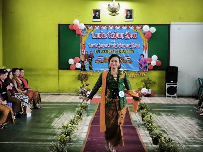 LOMBA FASHION SHOW IBU-IBU PKK